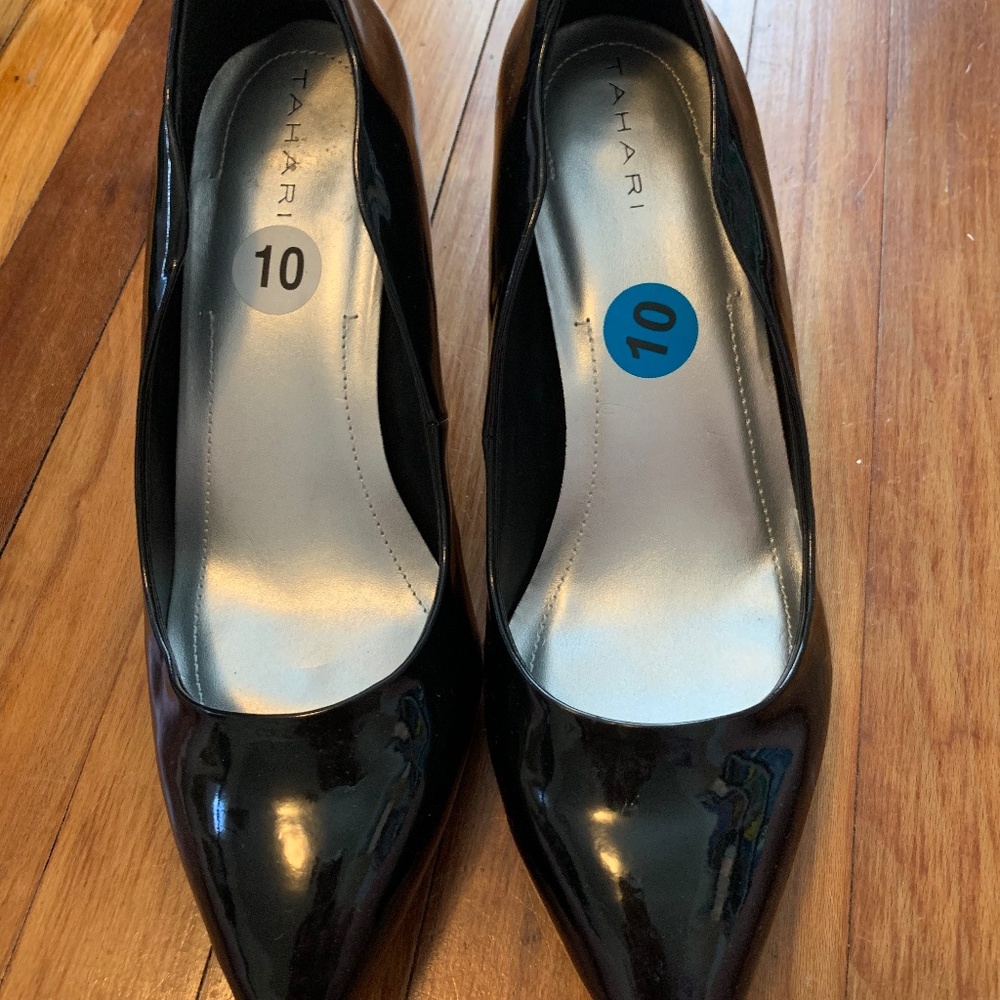 NWT Tahari Patent Leather Pumps (Size 10)